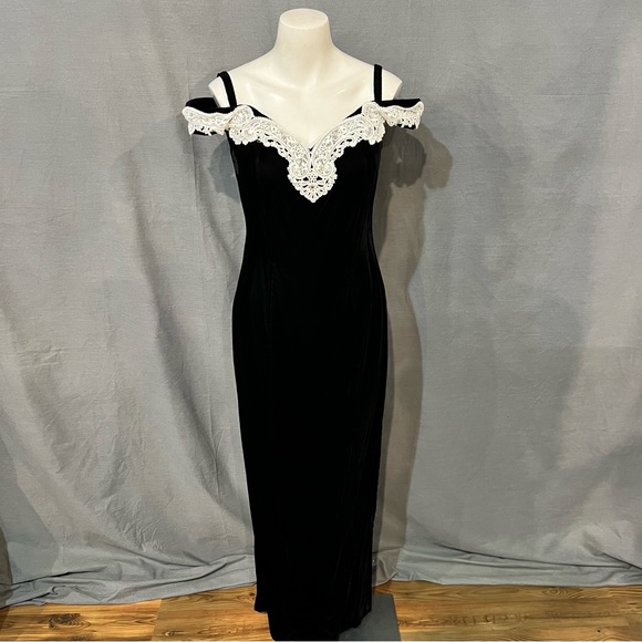 Be Smart Dresses & Skirts - Elegant Black Off-Shoulder Dress with Lace Detail